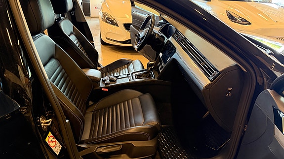 Volkswagen Passat 14 of 17