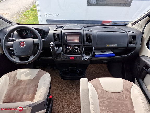 Pilote V630 Bybobil med 2 enkle senger og mye utstyr klar for både fricamp og vanlig Camping 4 of 5
