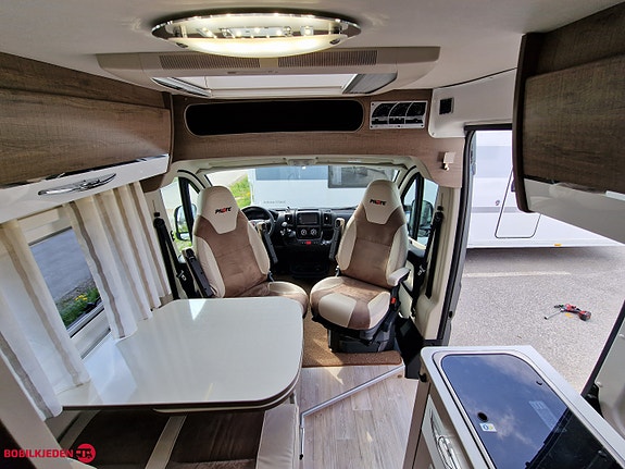 Pilote V630 Bybobil med 2 enkle senger og mye utstyr klar for både fricamp og vanlig Camping 5 of 5
