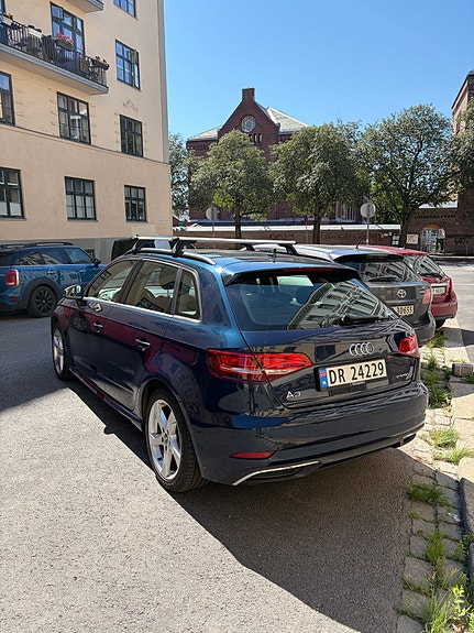 Audi e-tron 2 of 14