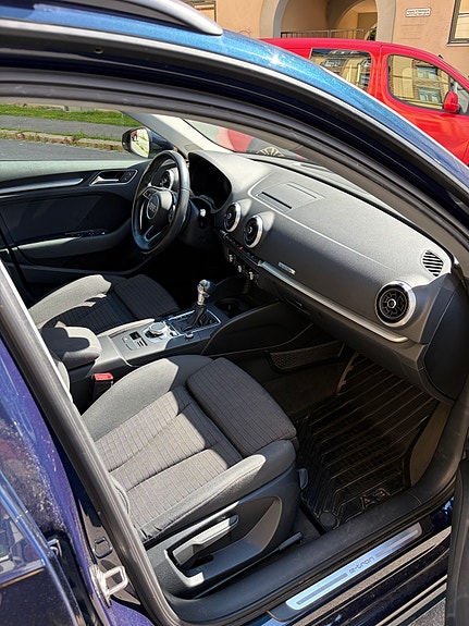 Audi e-tron 5 of 14