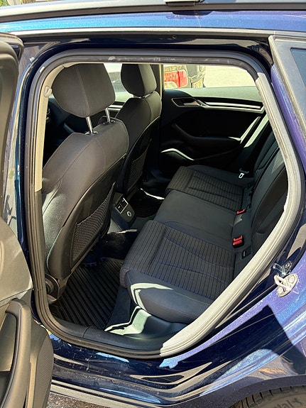 Audi e-tron 10 of 14