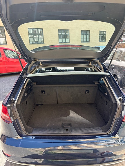 Audi e-tron 4 of 14