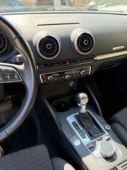 Audi e-tron 8 of 14