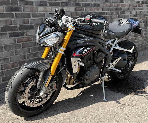 Triumph Speed Triple 1200 RS 10 of 14