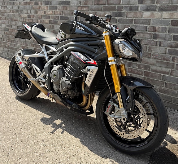 Triumph Speed Triple 1200 RS 3 of 5