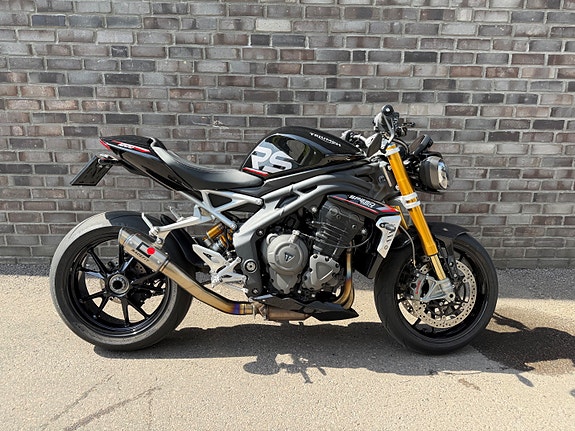 Triumph Speed Triple 1200 RS 12 of 14