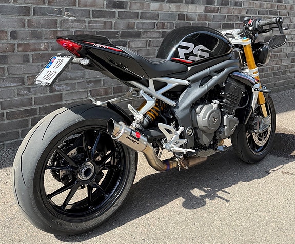 Triumph Speed Triple 1200 RS 2 of 5