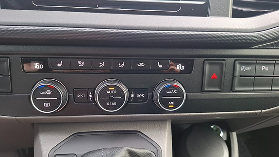 Volkswagen Caravelle 26 of 29