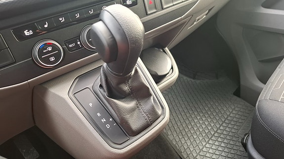 Volkswagen Caravelle 27 of 29