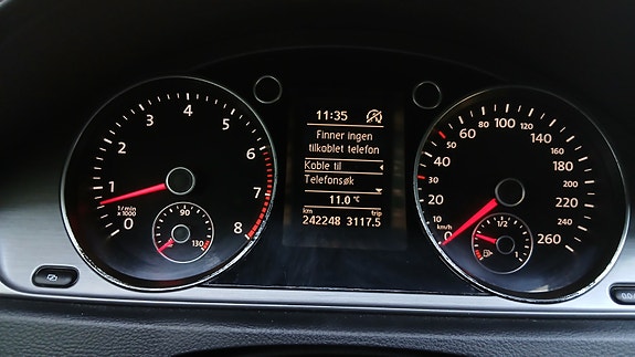 Volkswagen Passat 16 of 30