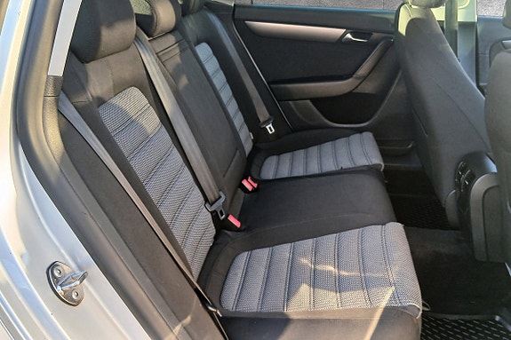 Volkswagen Passat 15 of 30