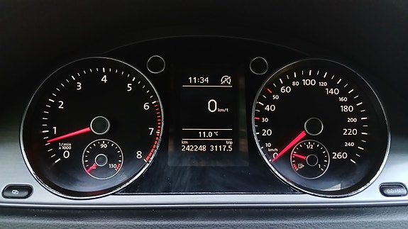 Volkswagen Passat 17 of 30