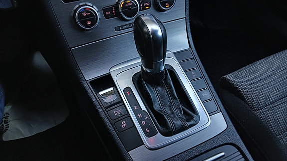 Volkswagen Passat 19 of 30