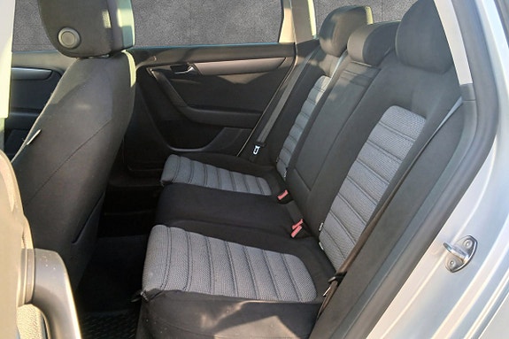 Volkswagen Passat 13 of 30