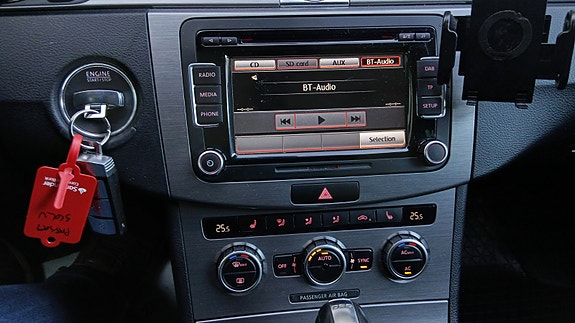 Volkswagen Passat 18 of 30