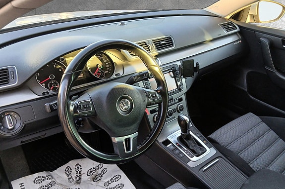 Volkswagen Passat 11 of 30