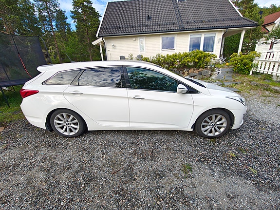 Hyundai i40 2 of 5