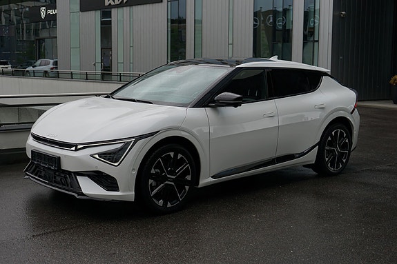 Kia EV6 3 of 5