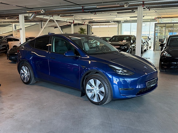 Tesla Model Y 2 of 5