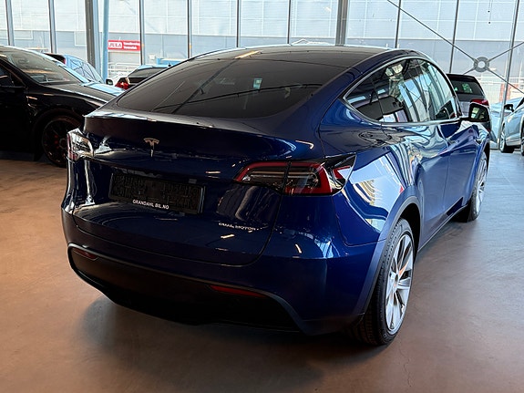 Tesla Model Y 5 of 5
