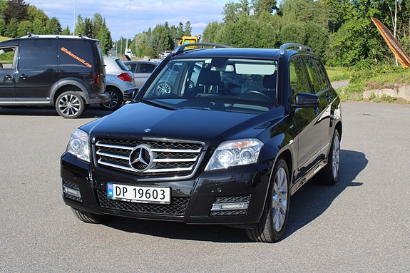 Mercedes-Benz GLK250 11 of 30