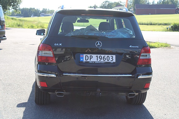 Mercedes-Benz GLK250 6 of 30
