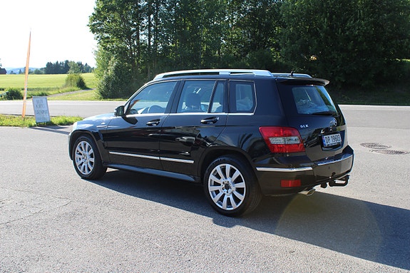 Mercedes-Benz GLK250 8 of 30