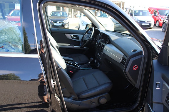 Mercedes-Benz GLK250 29 of 30