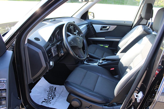 Mercedes-Benz GLK250 16 of 30