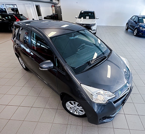 Toyota Verso-S 2 of 5
