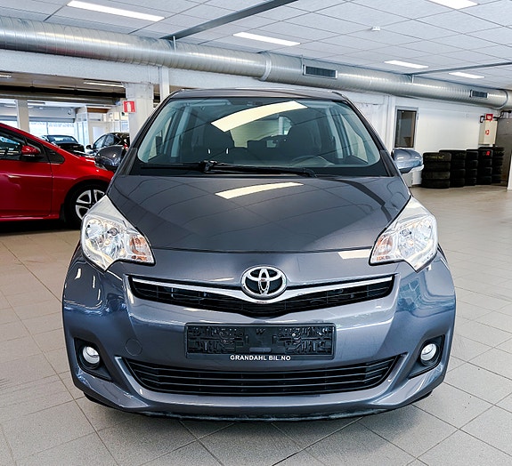 Toyota Verso-S 4 of 5
