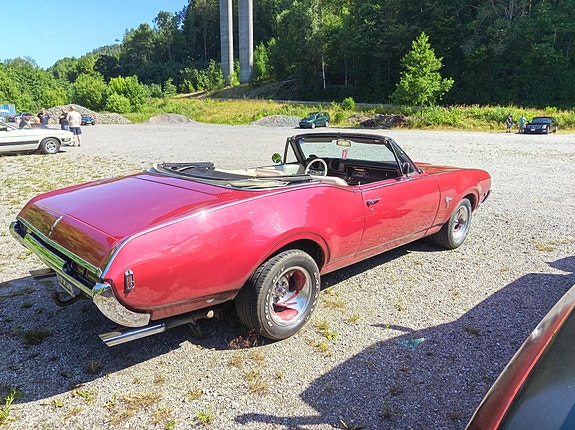Oldsmobile Cutlass 22 of 29