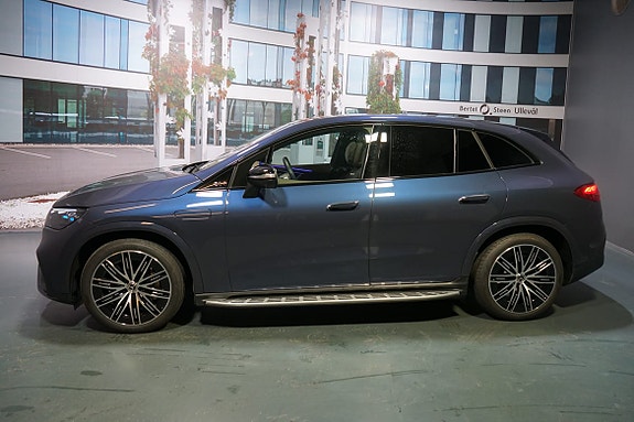 Mercedes-Benz EQE SUV 4 of 5