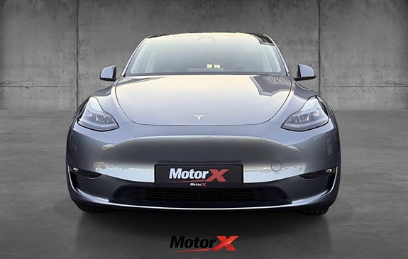 Tesla Model Y 2 of 5