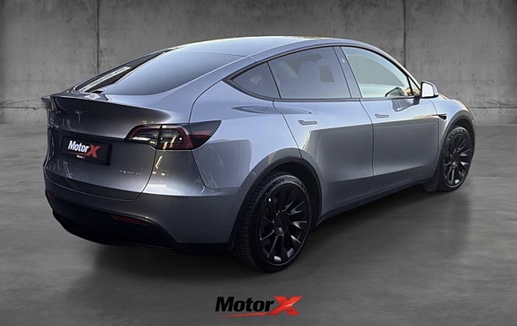 Tesla Model Y 5 of 5