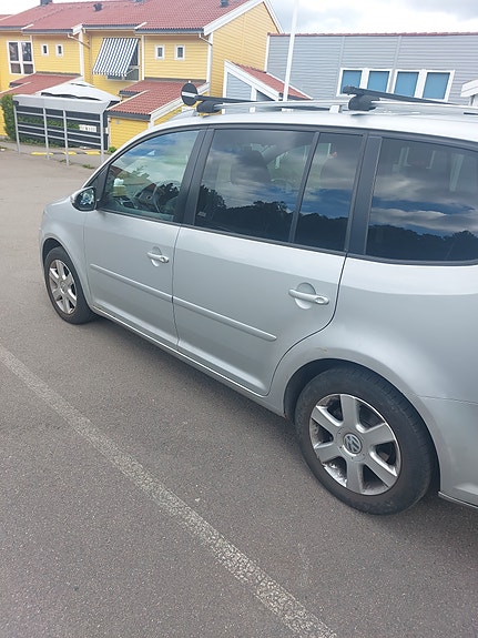 Volkswagen Touran 4 of 5