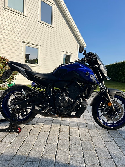 Yamaha MT-07 2 of 5