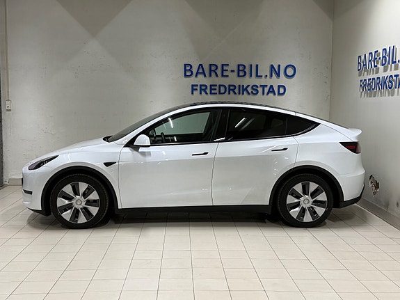 Tesla Model Y 3 of 5