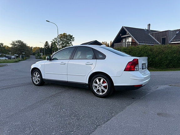 Volvo S40 3 of 5