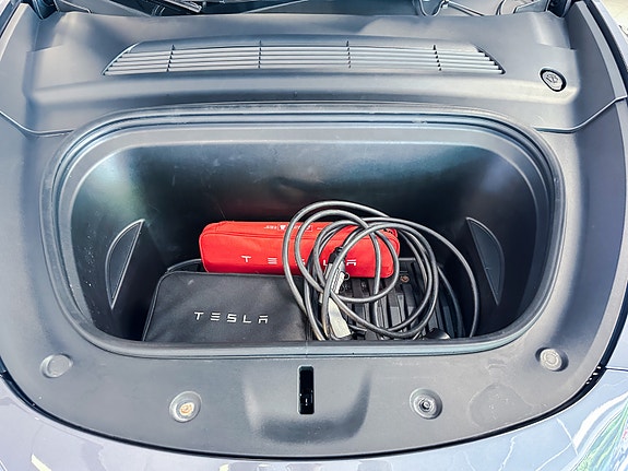 Tesla Model Y 5 of 5