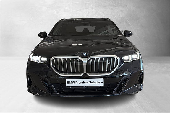 BMW i5 4 of 5
