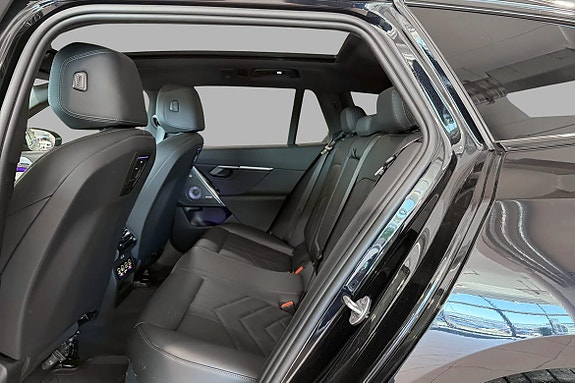 BMW i5 12 of 26