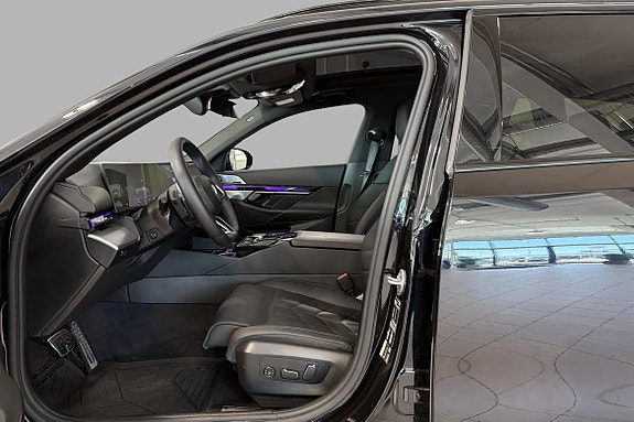 BMW i5 13 of 26
