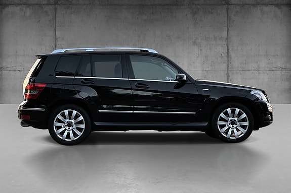 Mercedes-Benz GLK220 3 of 5