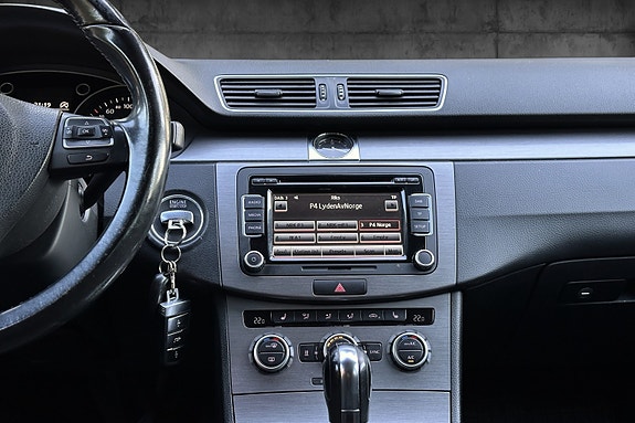 Volkswagen Passat 11 of 13
