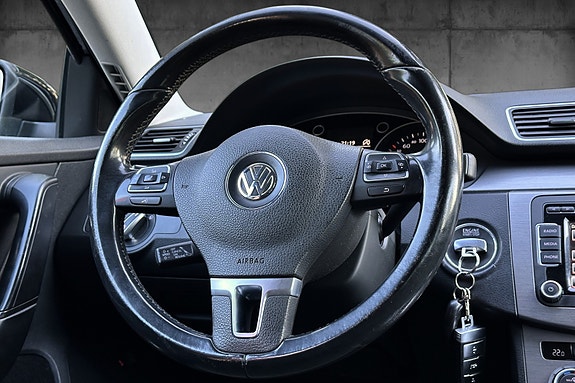 Volkswagen Passat 10 of 13