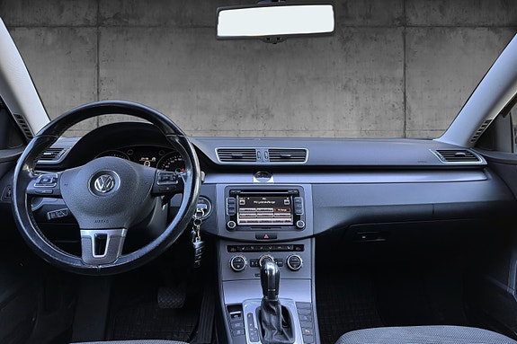 Volkswagen Passat 9 of 13