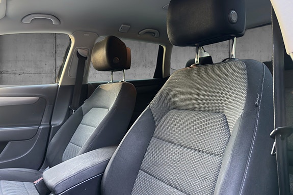 Volkswagen Passat 8 of 13