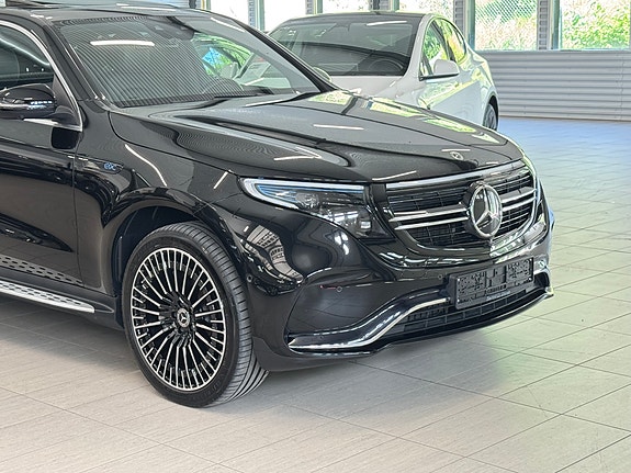 Mercedes-Benz EQC400 2 of 5